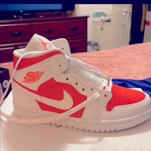 I am selling a pair of Jordan’s brand new without tags